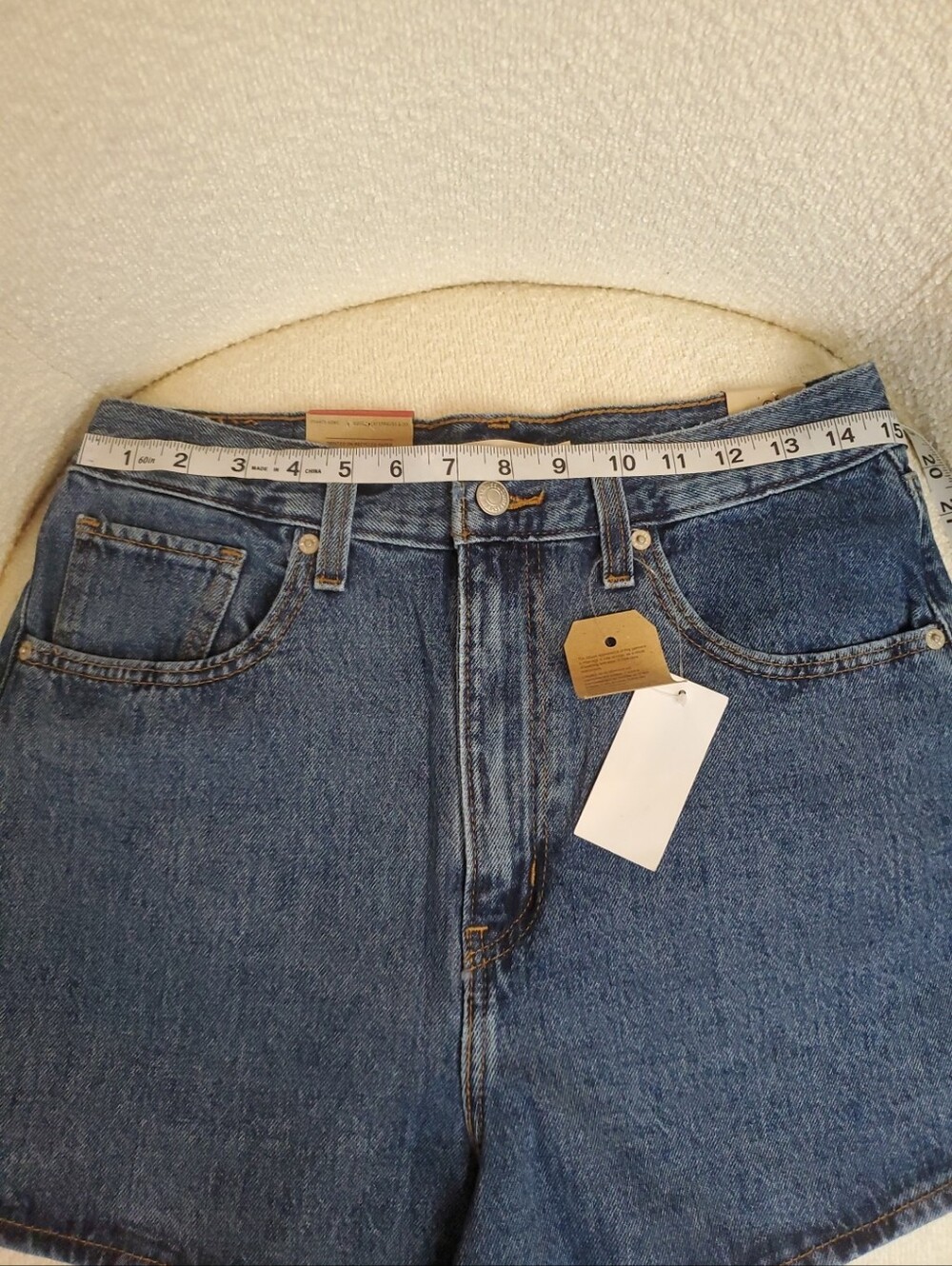 NWT Levi's Classic High-Waist Mom Denim Shorts in Blue Womans Size 30 (Size 10) - Picture 6 of 6